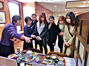 湖南大学校の学生5名が坂戸キャンパス訪問２